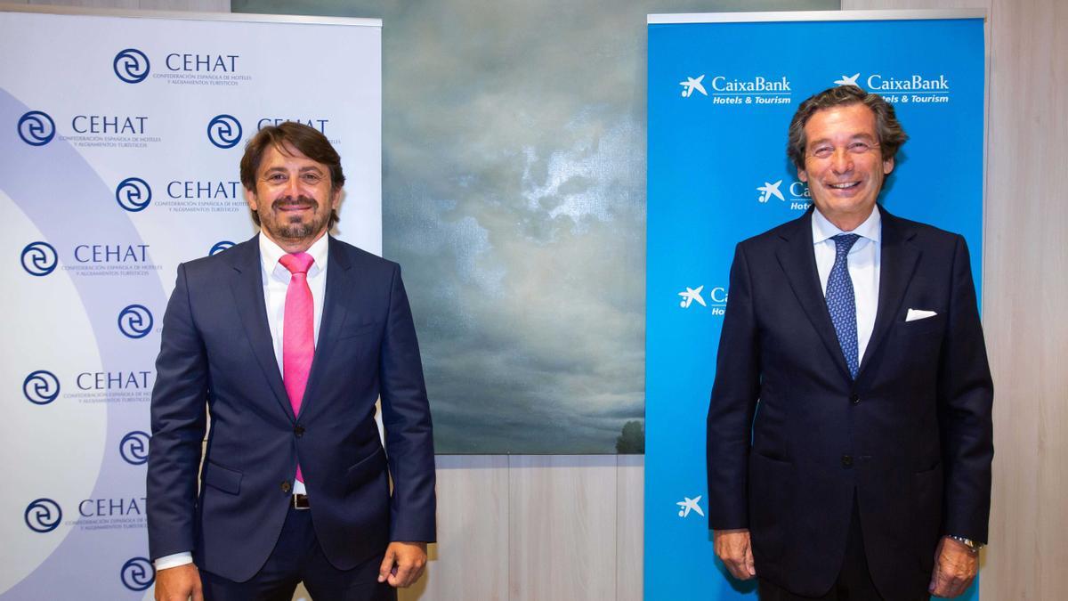 Jorge Marichal, presidente de CEHAT, y Luis Cabanas, director de Banca de Empresas de CaixaBank
