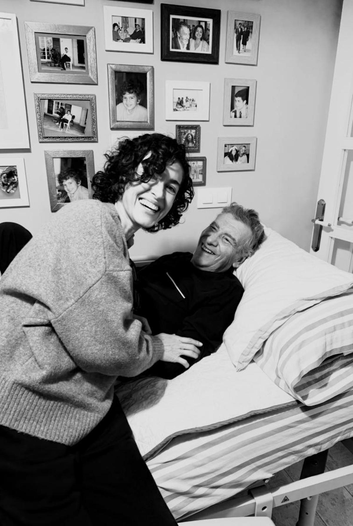 Blanca Romero se despide de su padre, Rafael Romero, a los 81 años