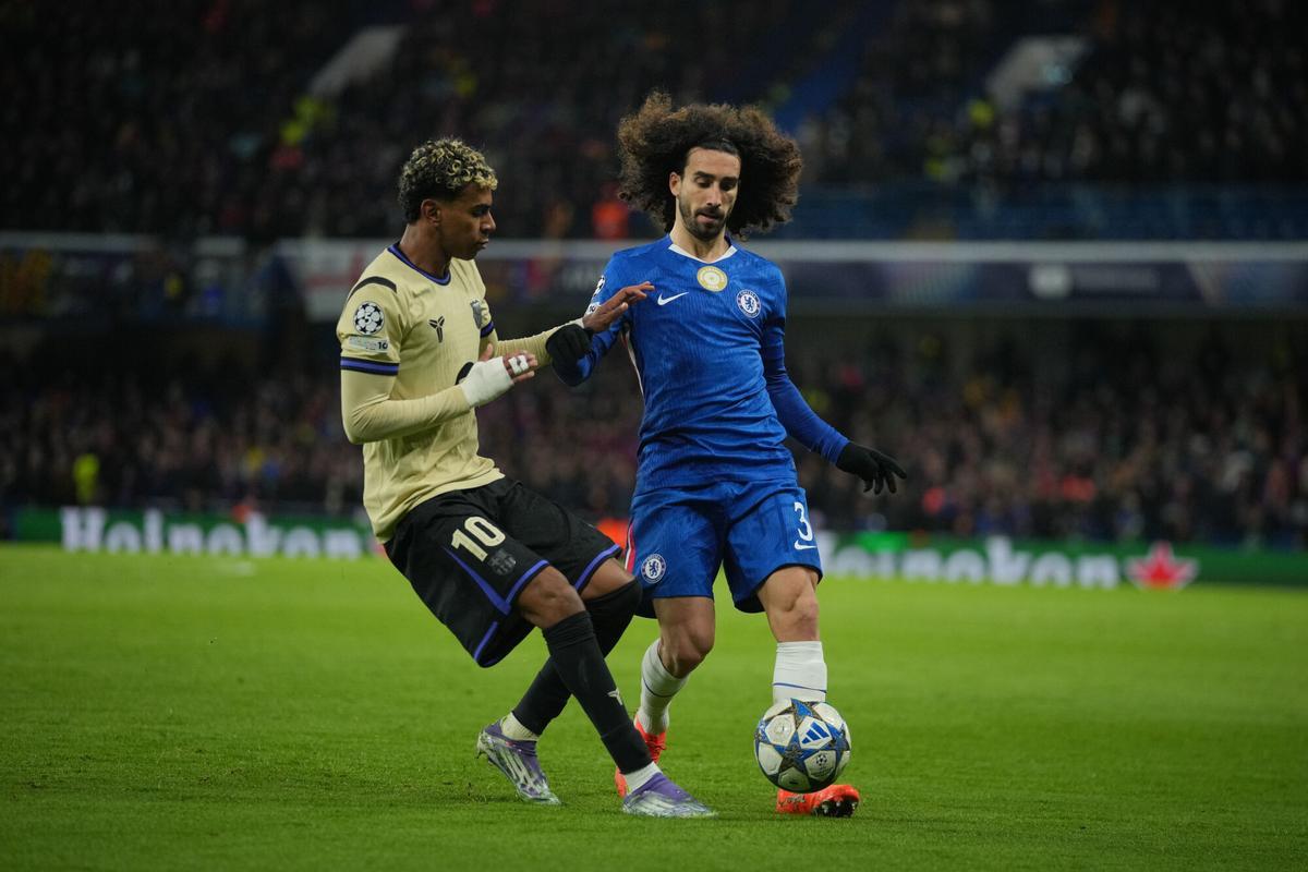 Barcelona's Lamine Yamal, left, is challenged by Chelsea's Marc Cucurella during the Champions League opening phase soccer match between Chelsea and Barcelona in London, Tuesday, Nov. 25, 2025. (AP Photo/Kin Cheung)