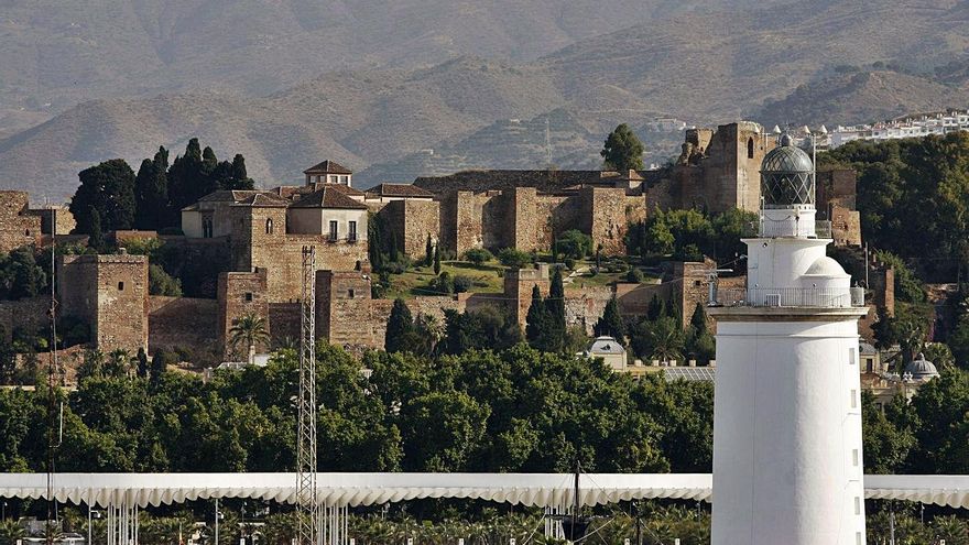 Imagen de la Alcazaba desde el puerto de Málaga.