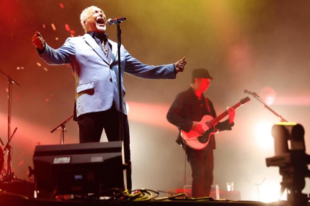 Tom Jones hace rugir Vigo