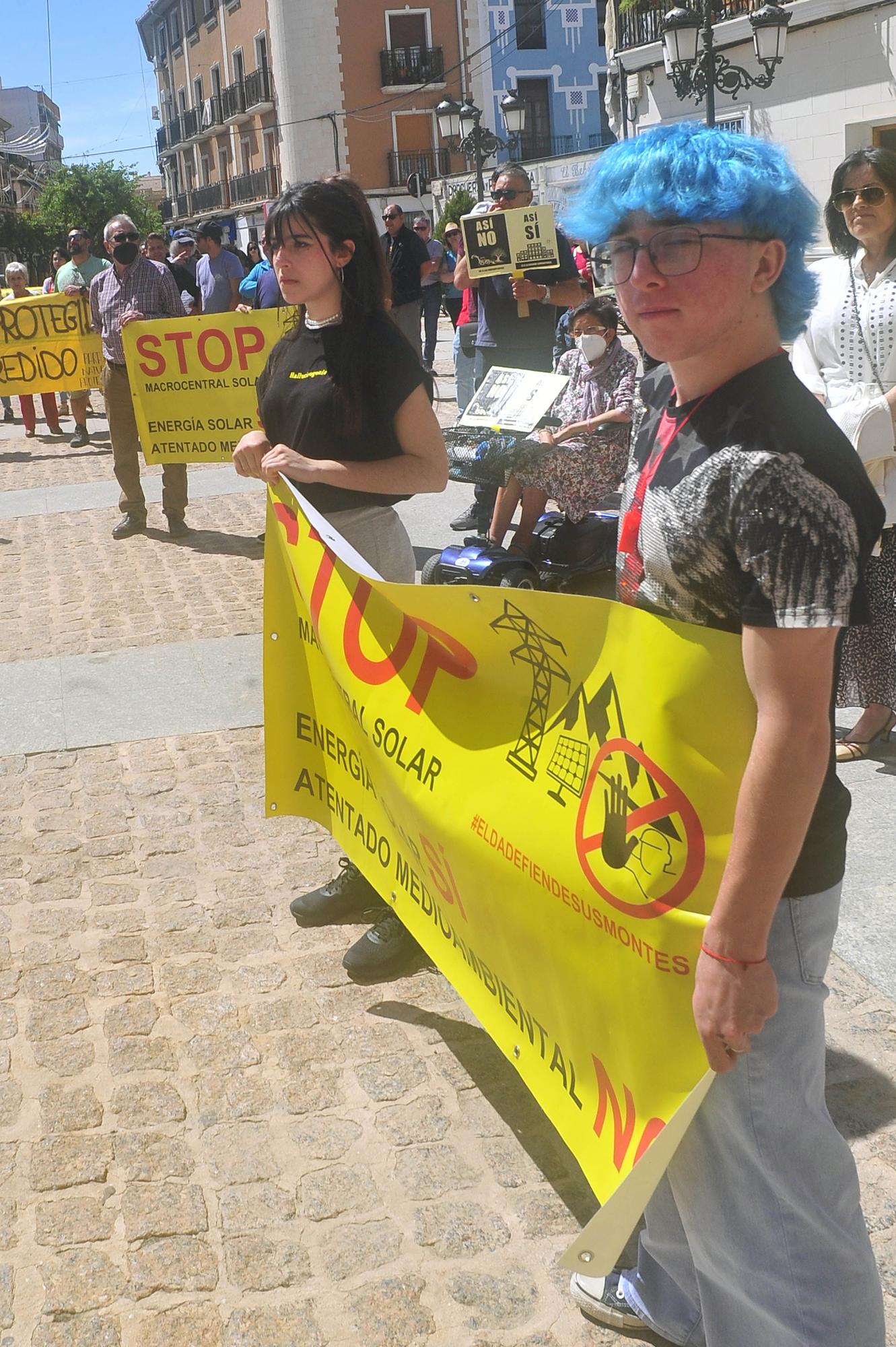 Manifestación contra las plantas solares en Elda