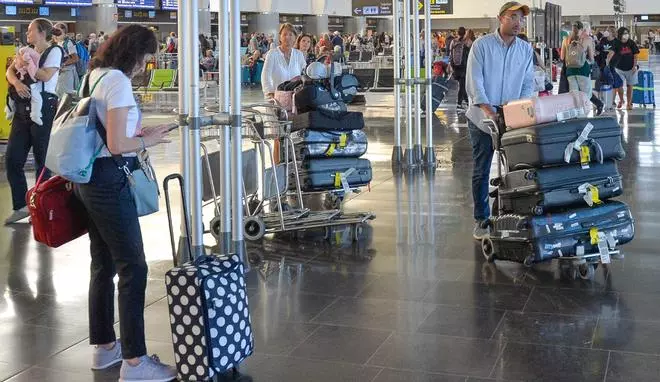 PSOE y CC reaccionan en Madrid ante el incremento del precio de los billetes de avión