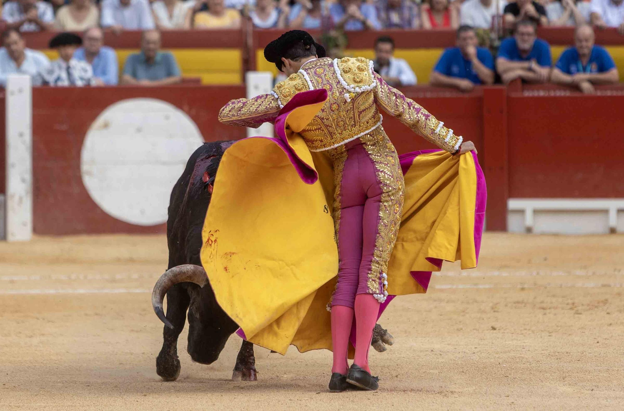 Manzanares, Roca Rey y Navalón no defraudan en la Feria de Hogueras 2025