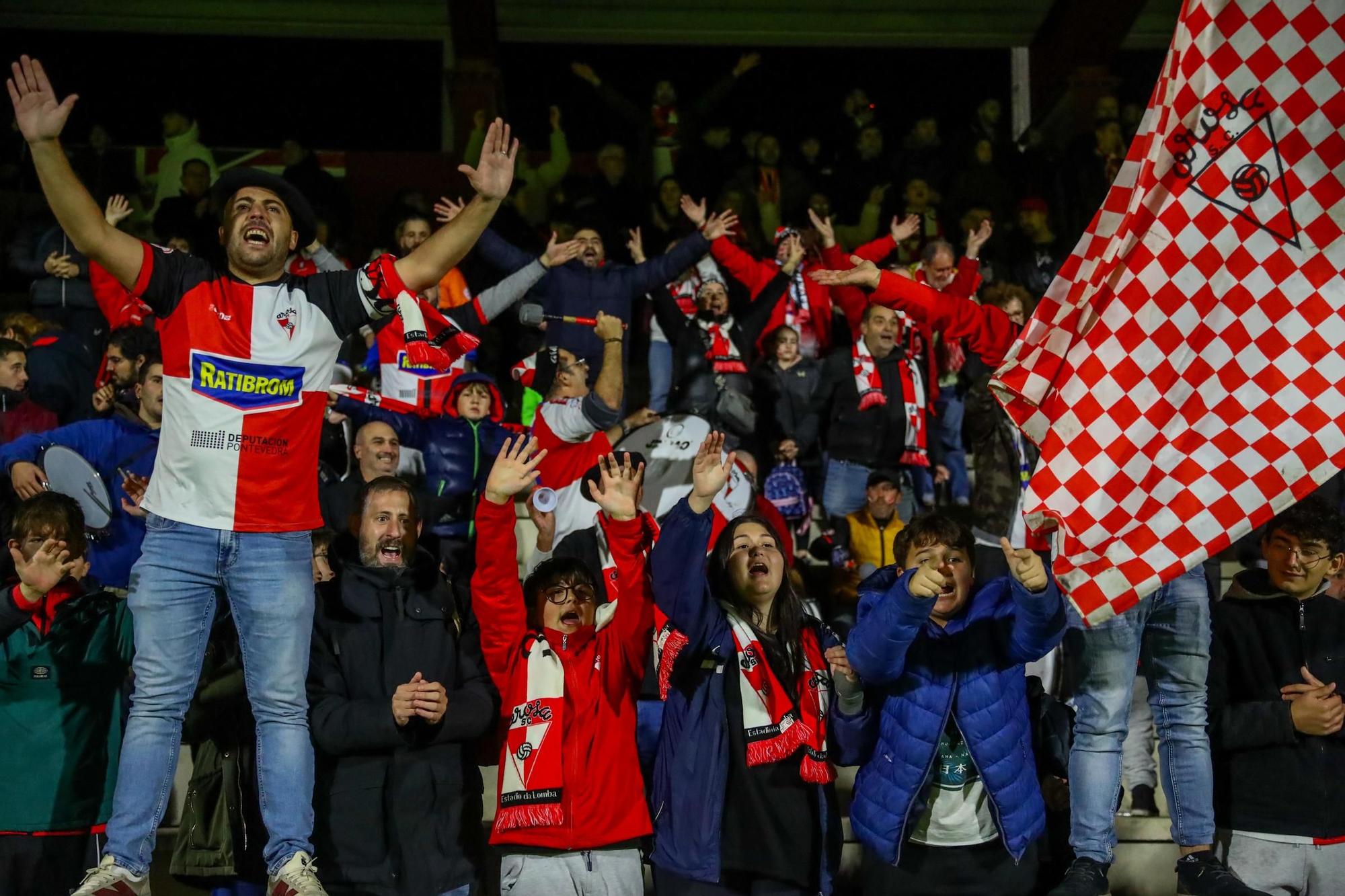 El Arosa disfruta de un día histórico en A Lomba ante un Primera División