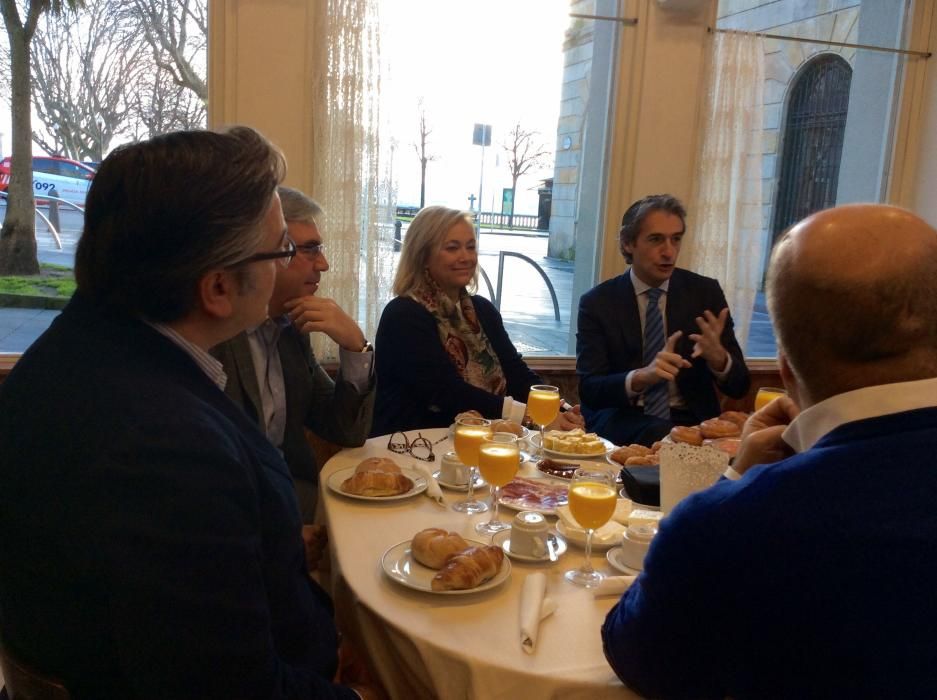 Visita a Gijón del Ministro de Fomento, Íñigo de la Serna