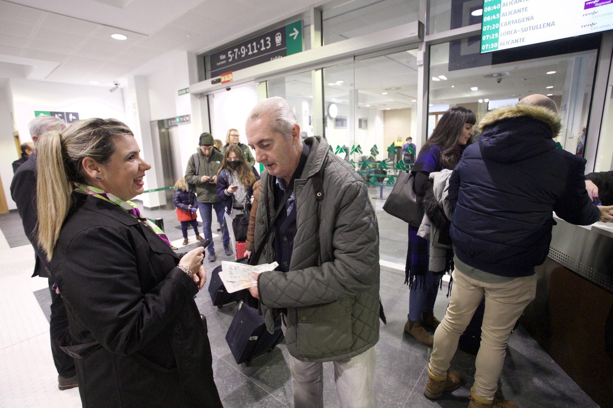 Así ha sido el primer día del AVE Murcia-Madrid y de Cercanías Avant en la estación del Carmen