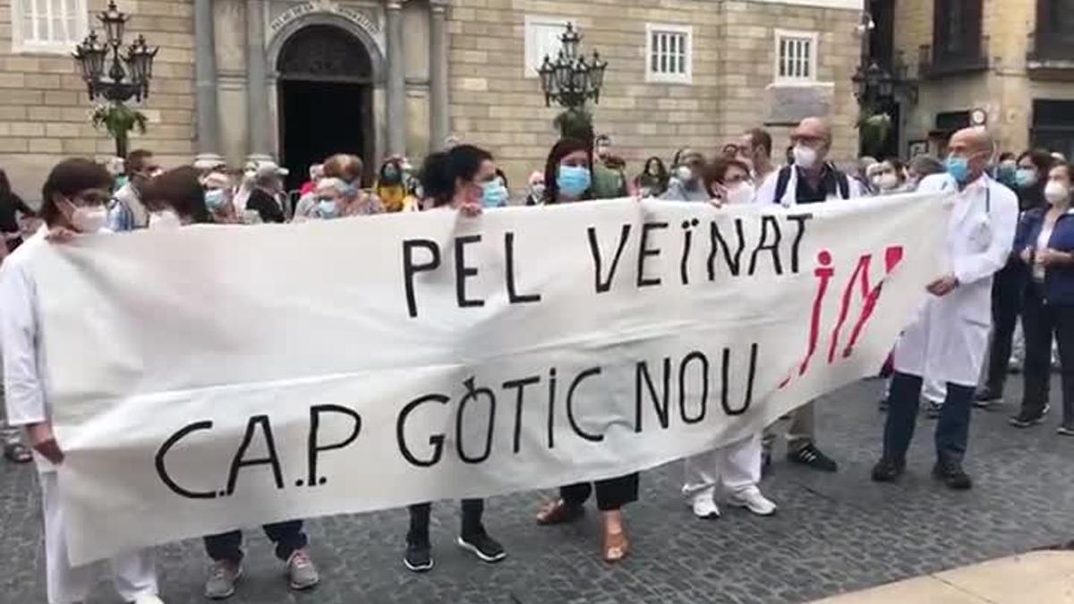 Protesta de los profesionales de los CAP frente a La Generalitat