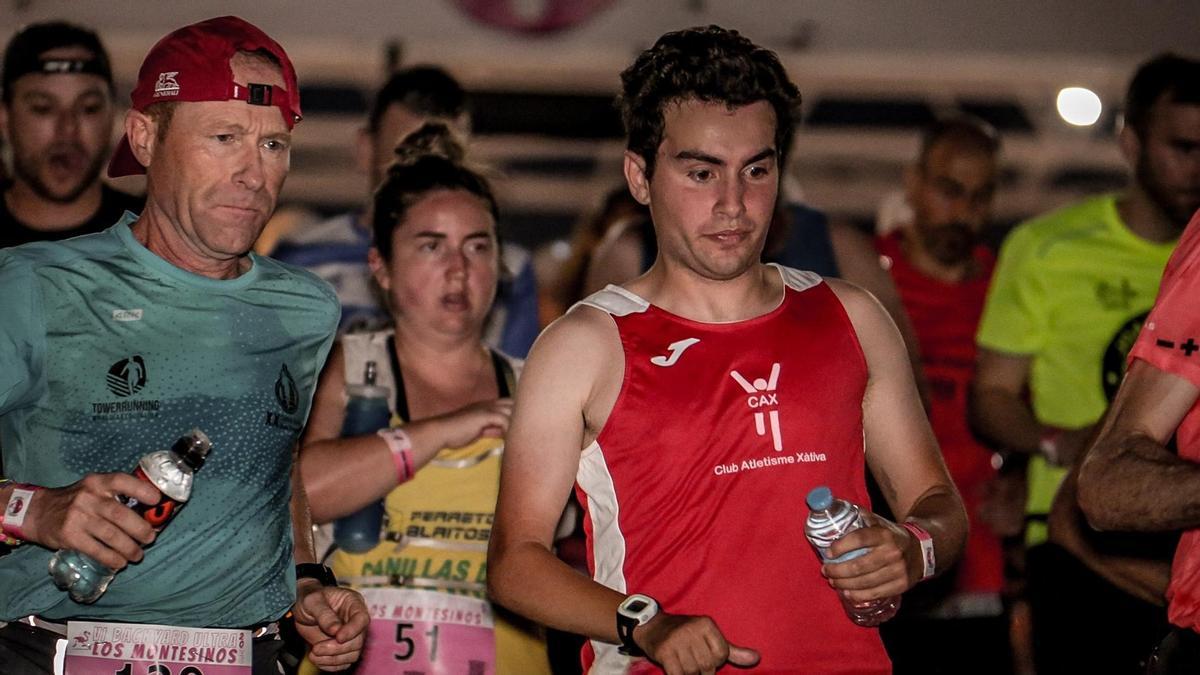 Josep Barberá, del CAX Xàtiva, durante la carrera Backyard Ultra de Los Montesinos.