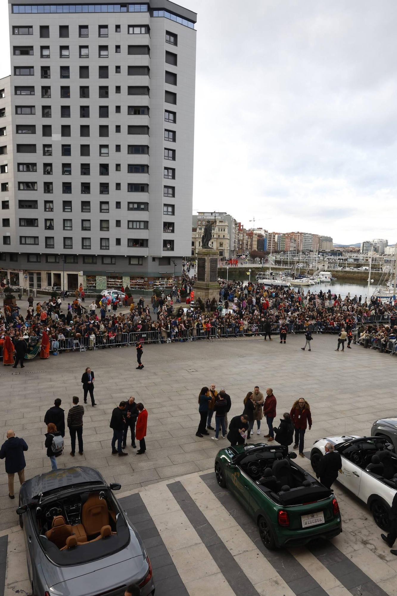 En imágenes: Los Reyes Magos desembarcan en Gijón