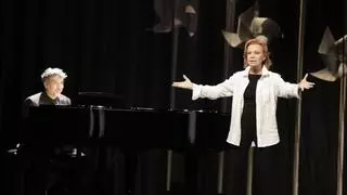Paloma San Basilio se luce en el teatro Filarmónica de Oviedo con una "Dulcinea" cargada de sensibilidad y lirismo