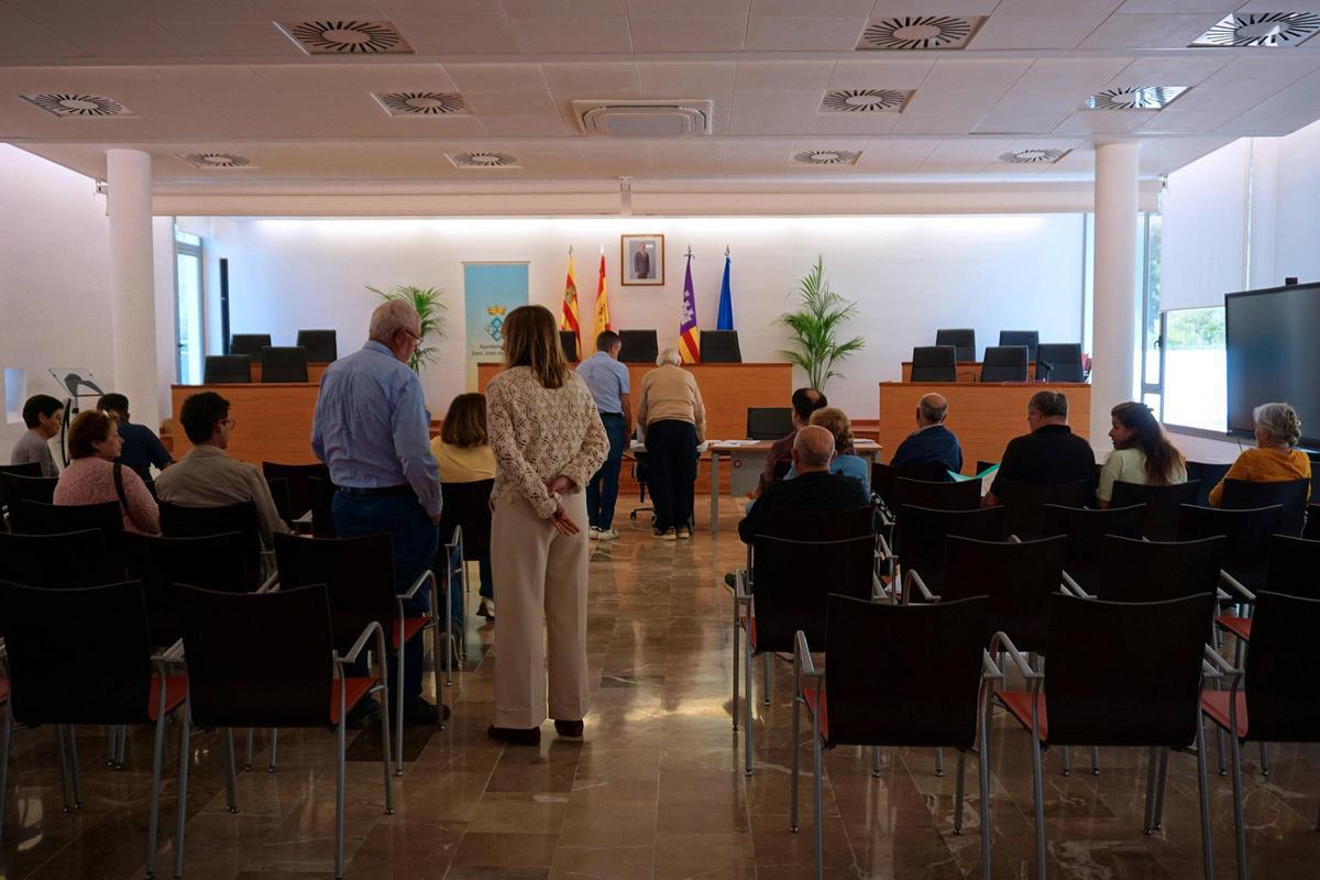 La sala del Ayuntamiento de Sant Joan durante la firma de las actas de ocupación del proyecto del Vial J de Sant Miquel.