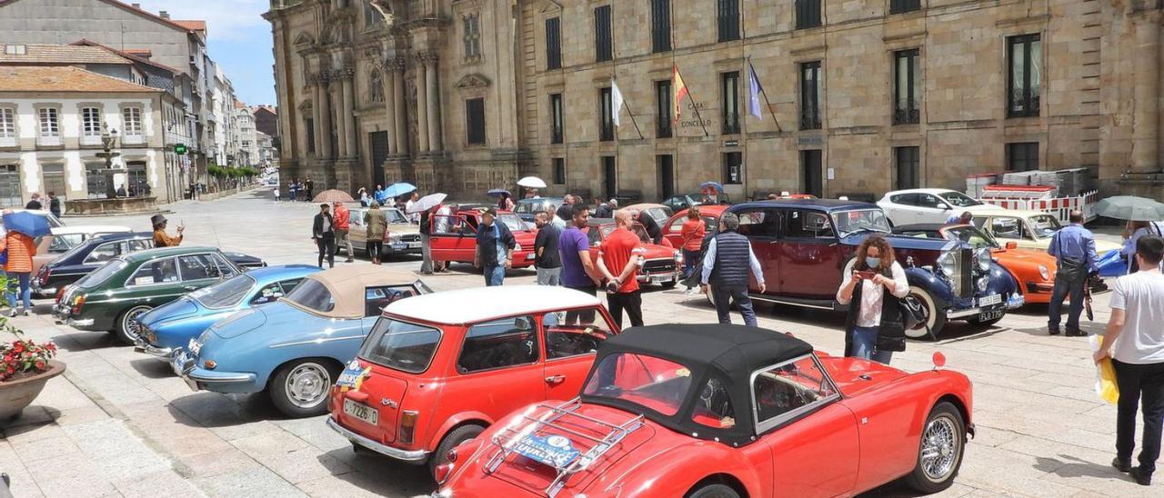 Exposició de cotxes antics, en els quals solen invertir els milionaris, en una foto d’arxiu. | FERNANDO CASANOVA