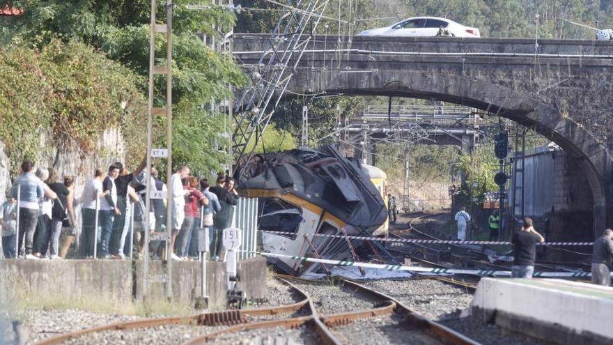 Una vista del tren siniestrado en O Porriño esta mañana. // R. Grobas