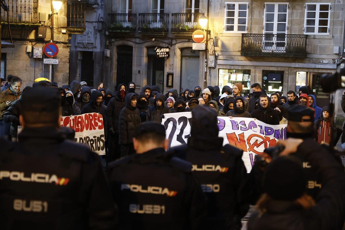 La propiedad del edificio desalojado en la Algalia refuerza la seguridad con alarma y guardias privados