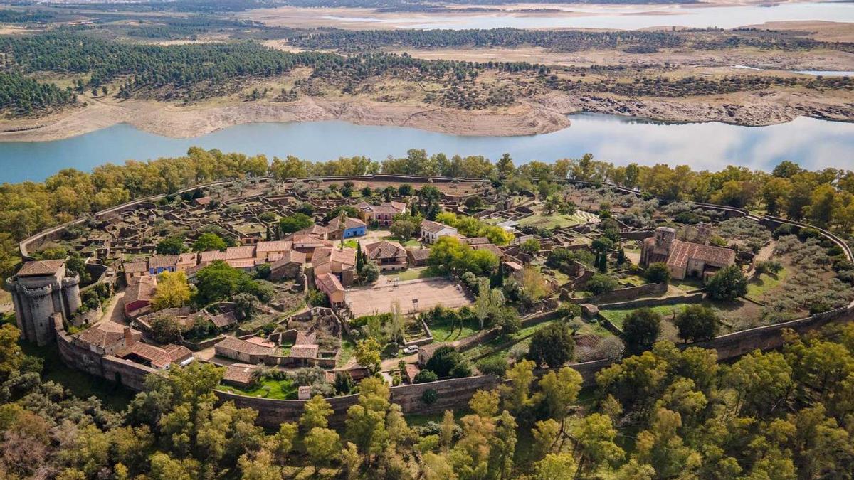 El pueblo medieval avandonado más famoso de extremadura