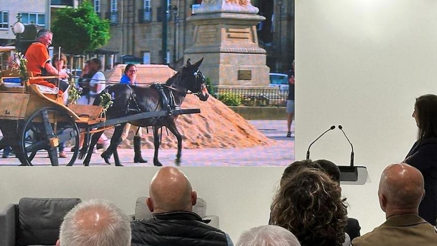 Proyección del ‘spot’ de Betanzos en la feria Fitur de Madrid.   | // L.O.