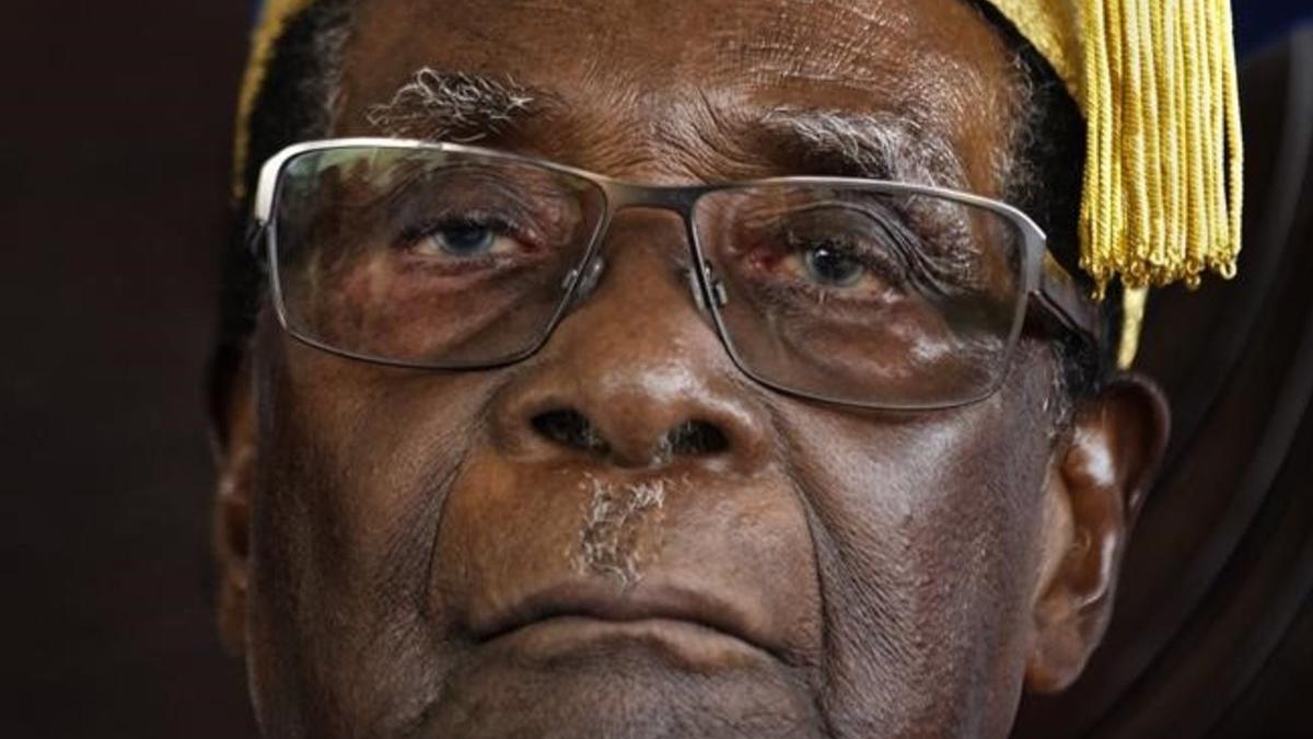 Robert Mugabe durante una cerimonia de graduación universitaria en Zimbabue