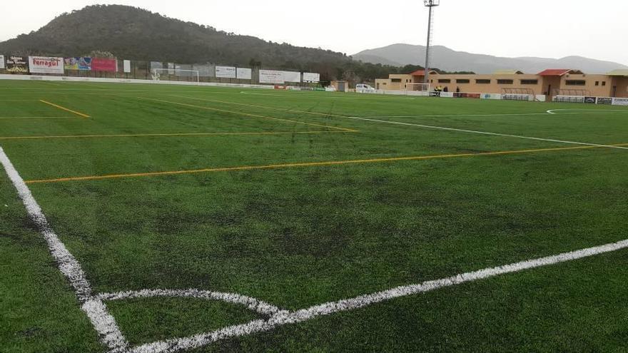 Imagen que presentaba ayer el campo de Son Ferrer, terreno que tendrá que ser ahora reparado tras colocarse el nuevo césped