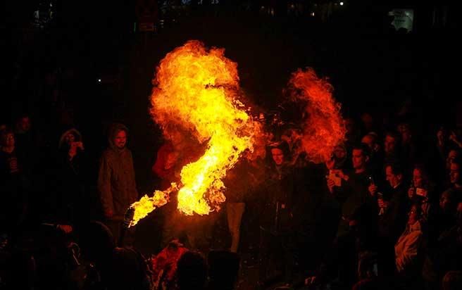 Correfoc in Palma: Wenn 300 Teufel die Funken sprühen lassen