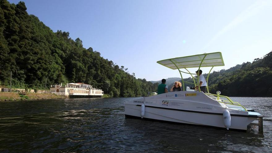 Este verano sumérgete en el Ourense fluvial con las rutas en ecobarco de la Diputación