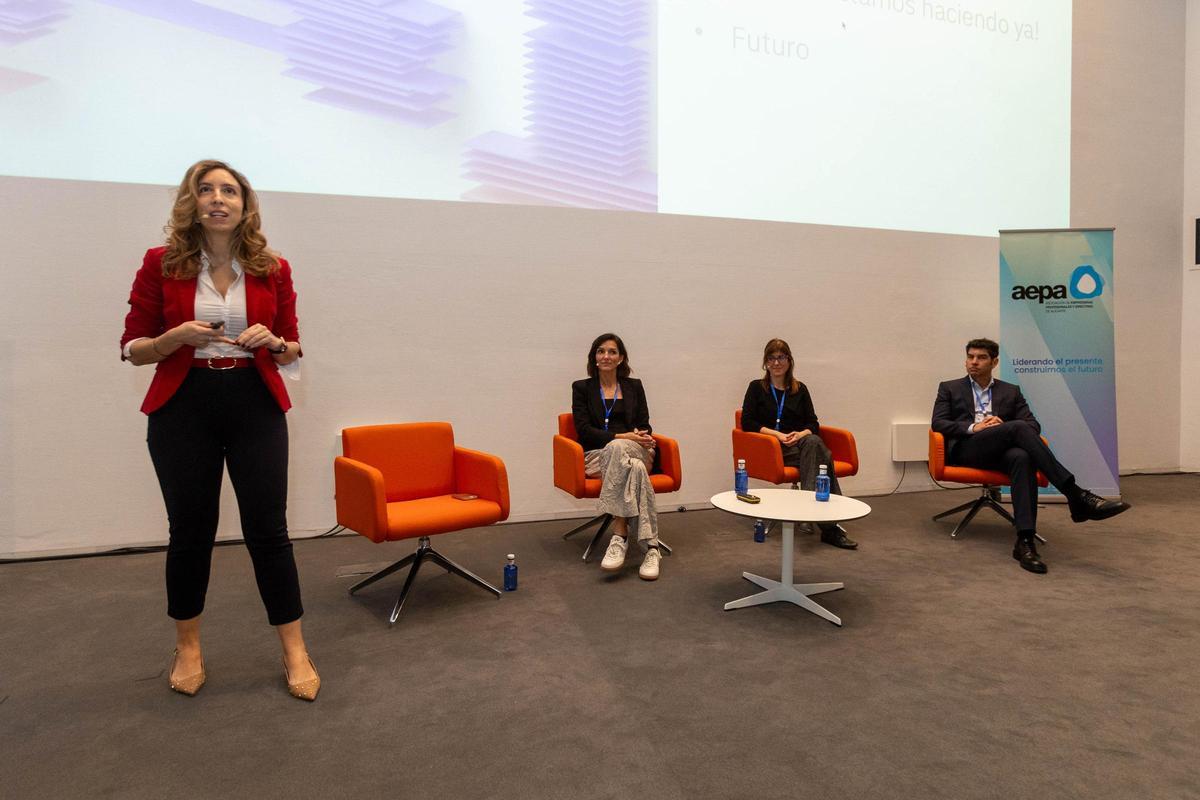 Victoria Gómez, Patricia Puiggrós, Laura Laguna y Manuel Bonilla, durante el congreso.