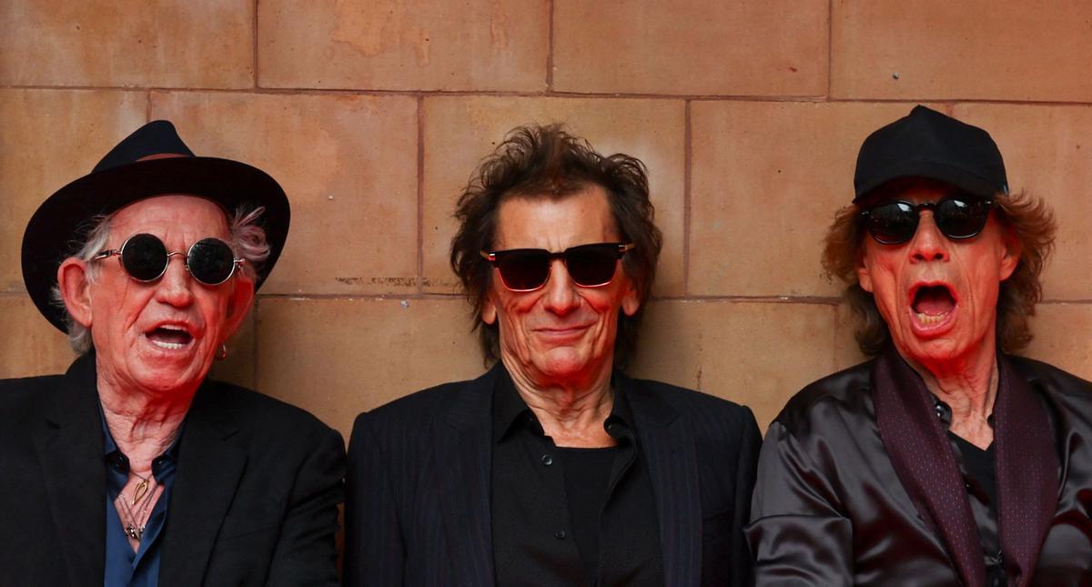 Ron Wood, Keith Richards y Mick Jagger de la legendaria banda de rock británica The Rolling Stones presentan su nuevo álbum, Hackney Diamonds en Hackney Empire en Londres el 6 de septiembre de 2023. Es su primer disco con material inédito desde 2005.