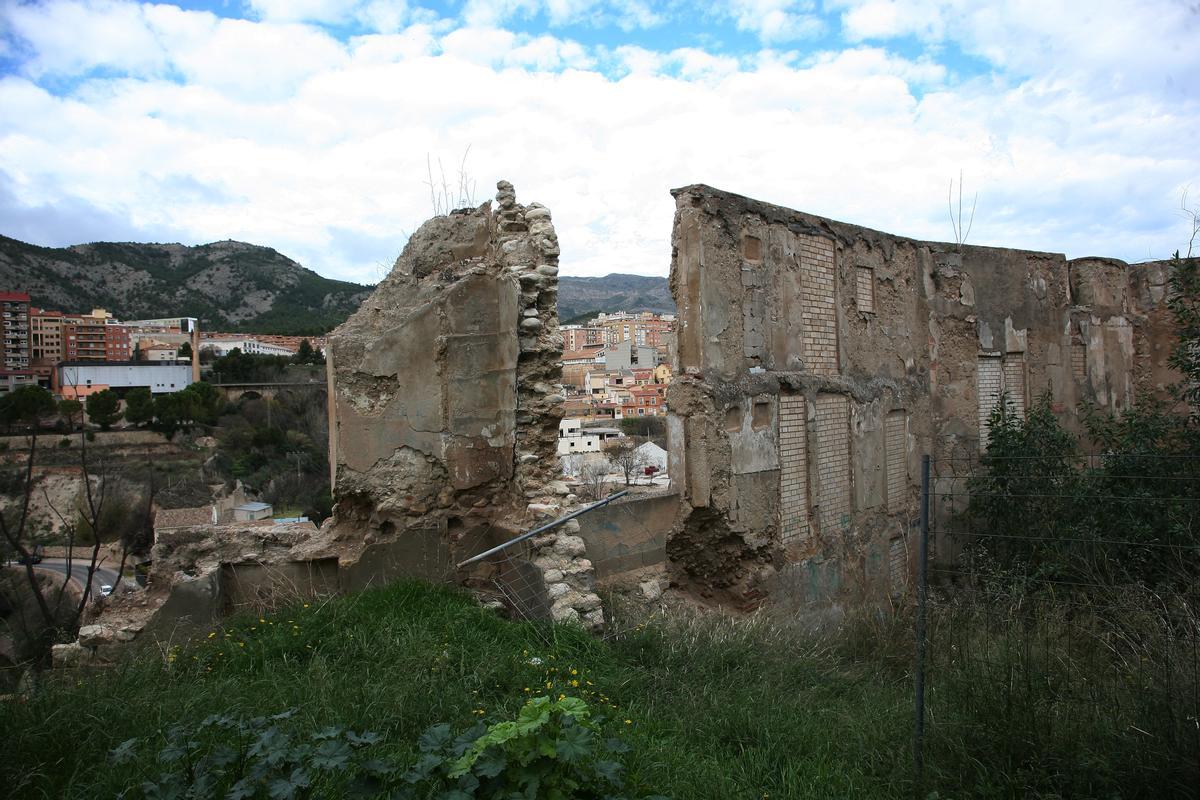 Otra perspectiva de la Torre-Portal de Cocentaina.