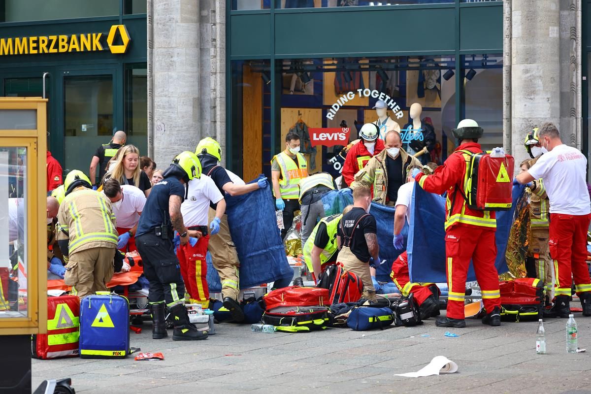 Un vehicle atropella una multitud a Berlín