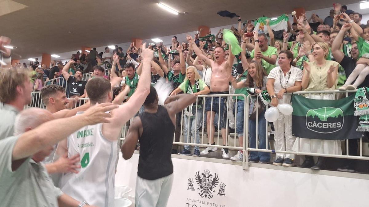 Vídeo | El triple de Mazaira en Toledo para meter al Cáceres en playoff
