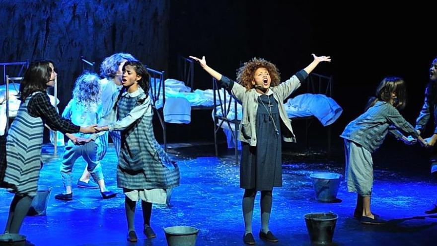 Un momento del musical Annie que se representa hoy viernes en Torrevieja