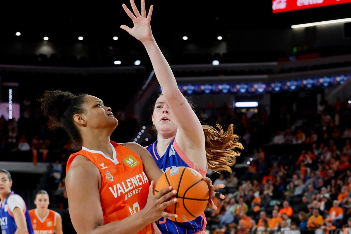 El Valencia Basket - Baxi de Ferrol de la LF Endesa, en imágenes