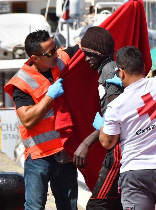 28/02/20 ARGUINEGUIN. MOGÁN. Llegada de migrantes al puerto de Arguineguin después de ser rescatados por un velero. Fotógrafa: YAIZA SOCORRO.  | 28/02/2020 | Fotógrafo: Yaiza Socorro