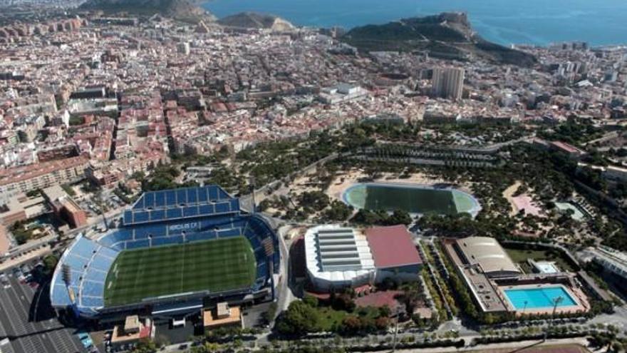 Vista aérea de las instalaciones deportivas municipales en el barrio de San Blas de Alicante.