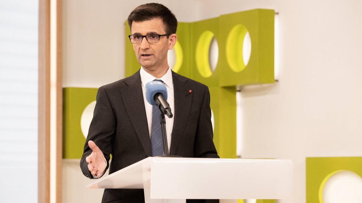 José Pablo López Sánchez, presidente de RTVE, presenta el nuevo canal en catalán en su sede en Sant Cugat