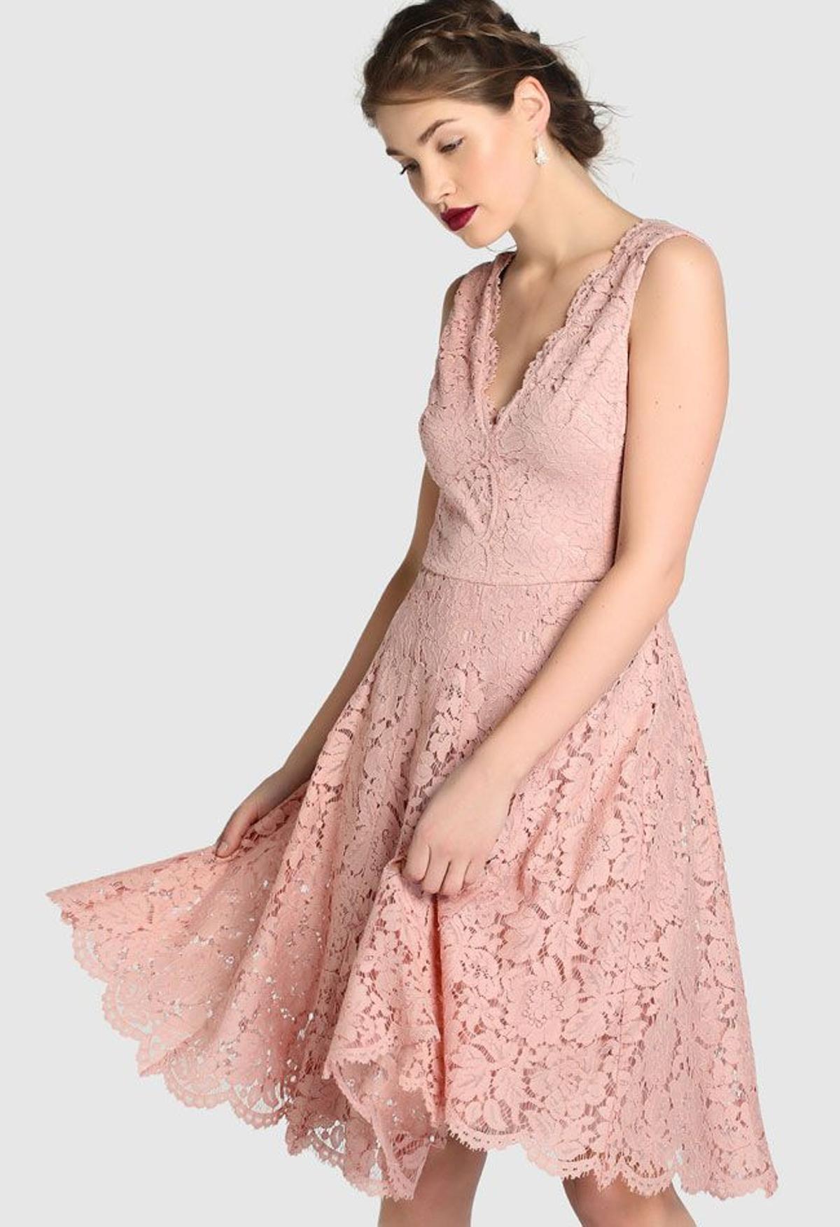 Vera Wang for Tintoretto: vestido de encaje rosa