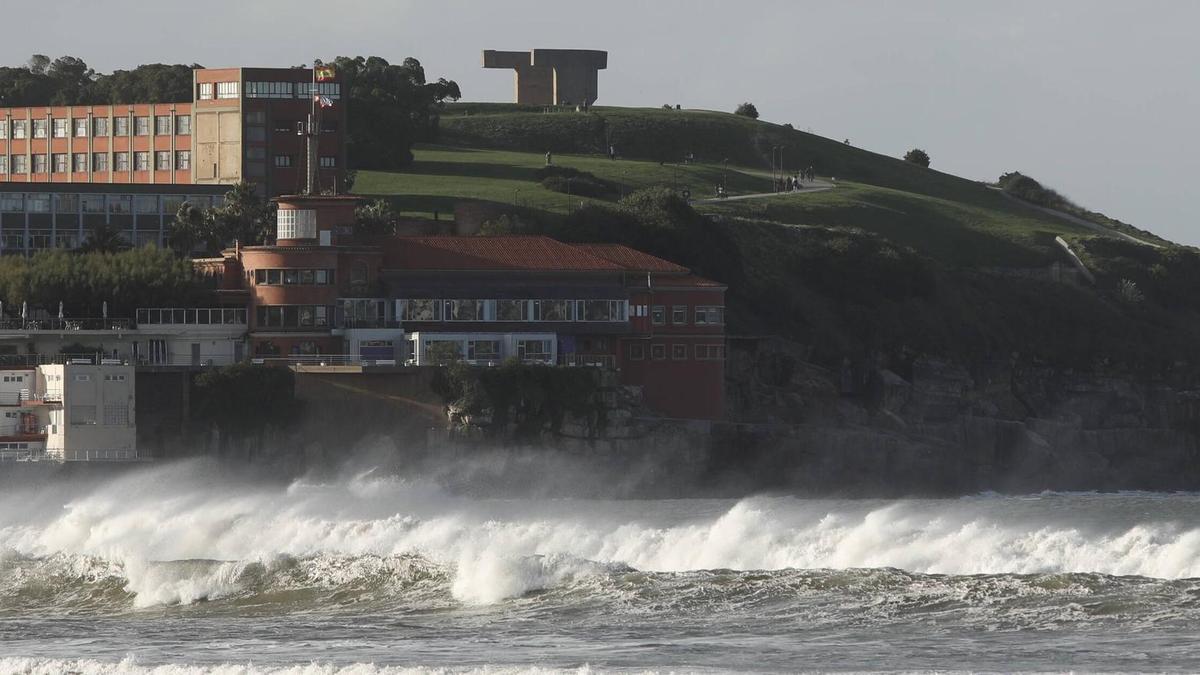 Oleaje en Gijón este mismo mes de noviembre.