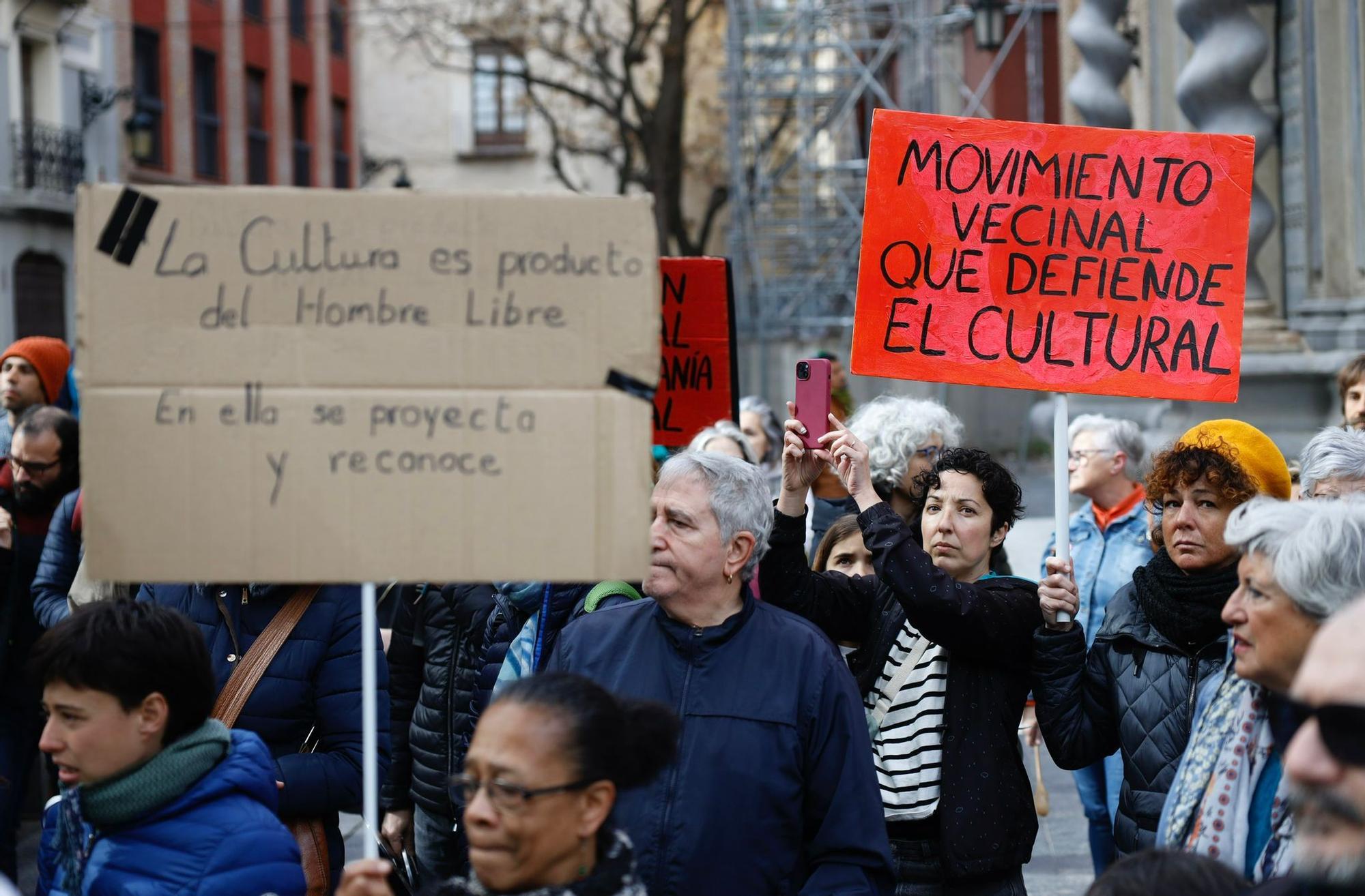 En imágenes | Cacerolada contra la política cultural del Ayuntamiento de Zaragoza