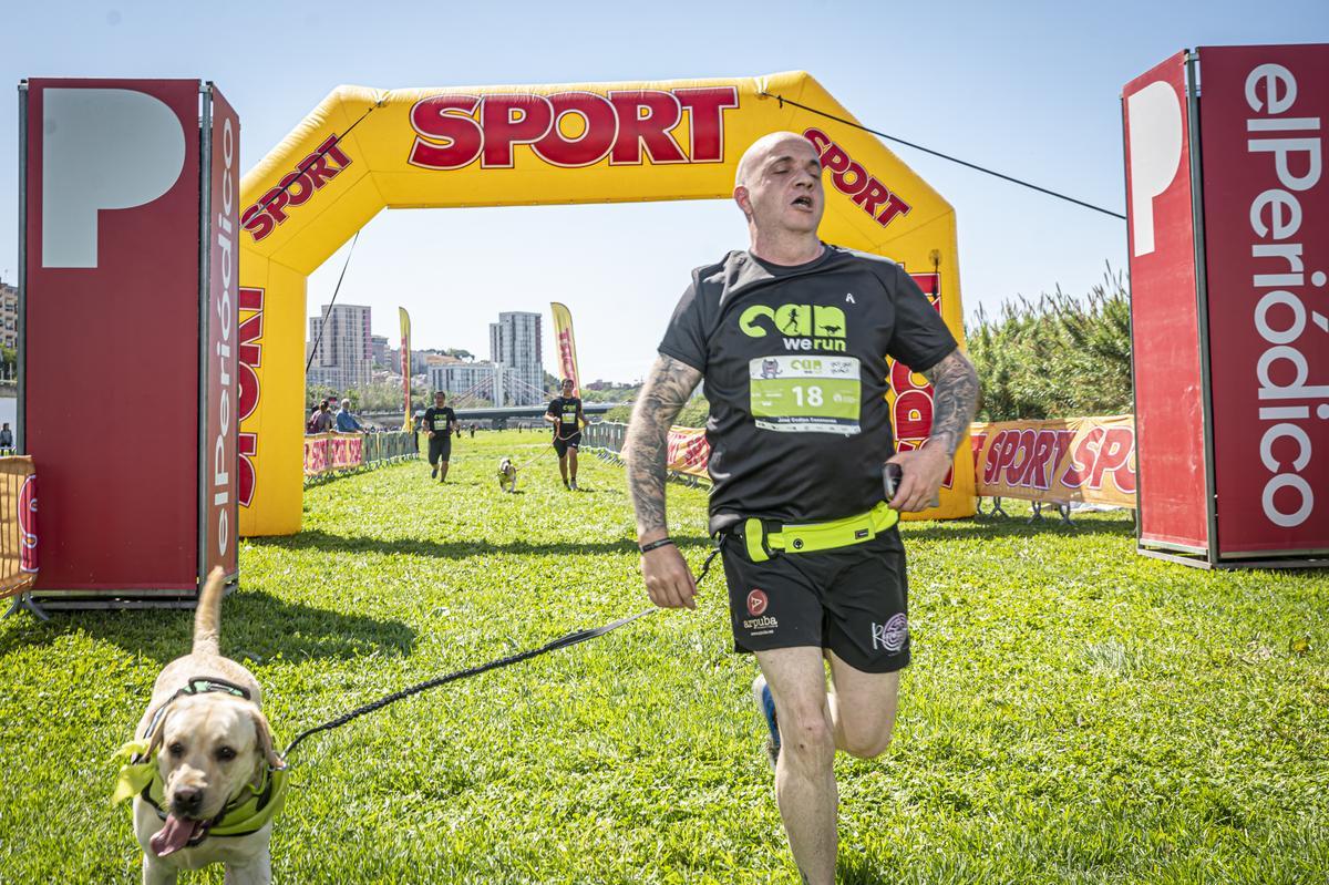 CAN WE RUN BARCELONA. La carrera organizada por Prensa Ibérica y El Periódico de Catalunya con la colaboración de Sport ,  donde las personas y sus mascotas perrunas corren en familia