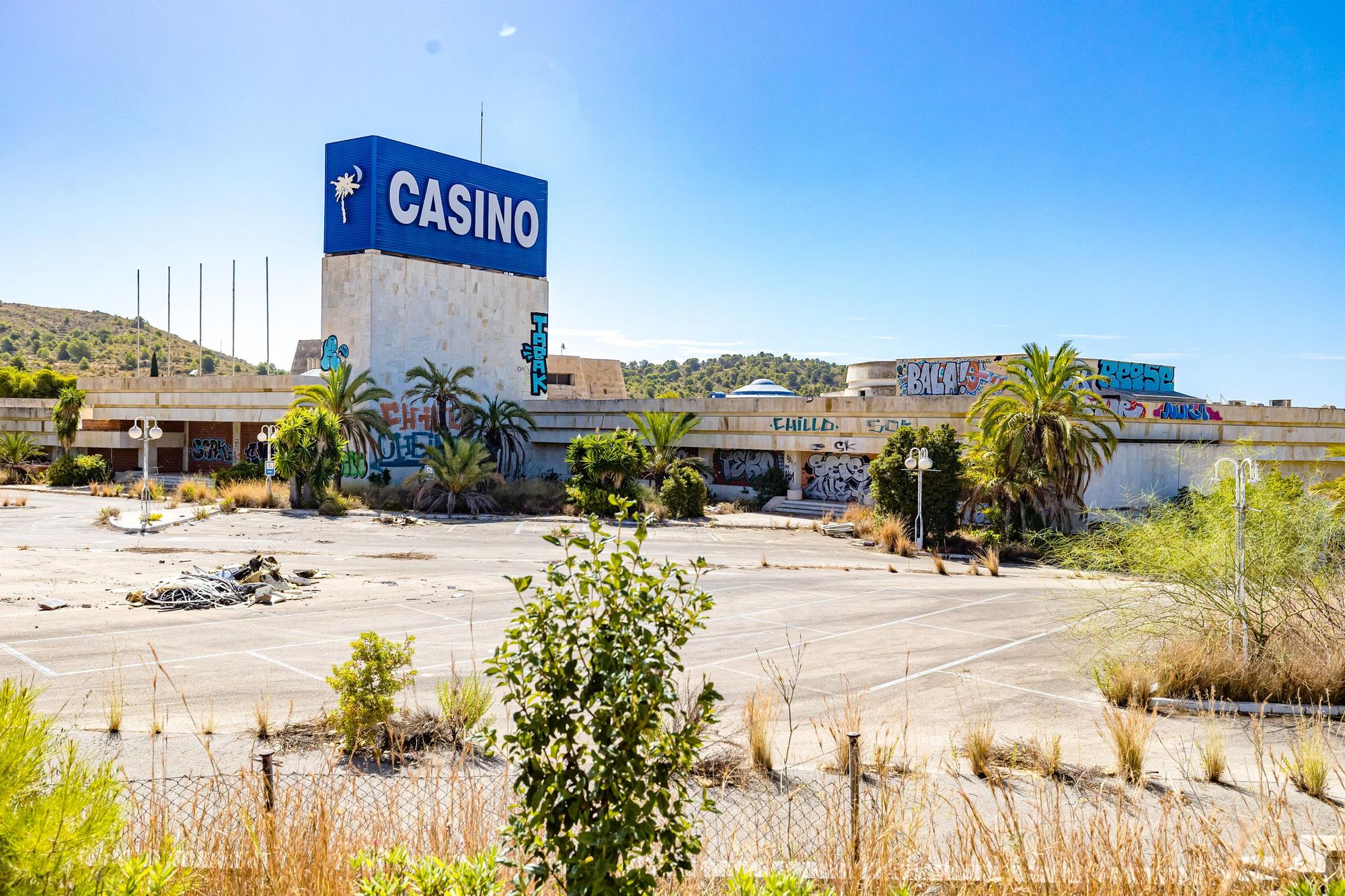 El antiguo casino de La Vila Joiosa, que la empresa propietaria prevé ahora reabrir en unos meses tras 12 años cerrado