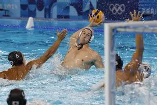 La selección masculina de waterpolo se asegura pasar primera tras arrollar a Japón