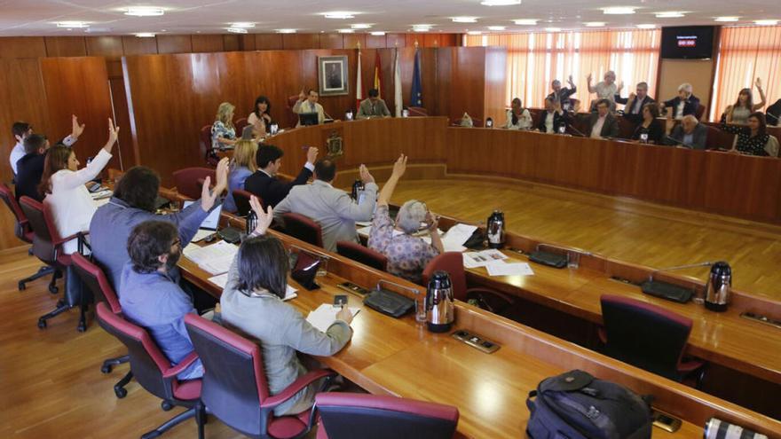 Los ediles votan a favor de la propuesta de Marea // Alba Villar