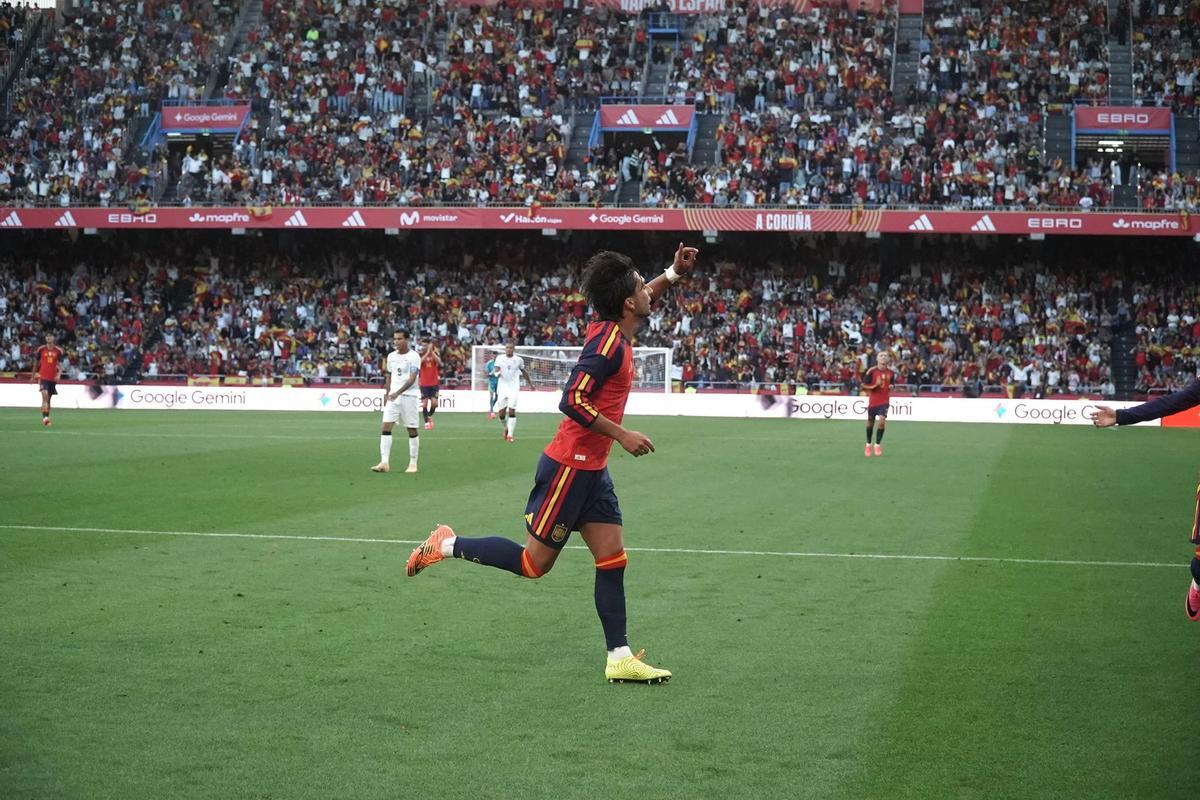 1-1 | España se conforma con un empate plomizo ante Irak en Riazor