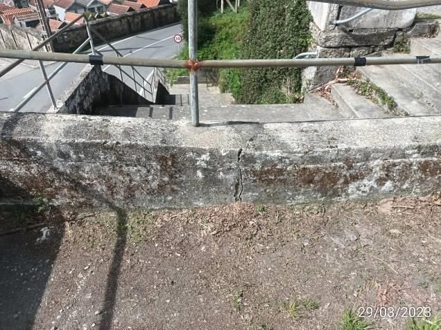 Una grieta en el muro.jpg