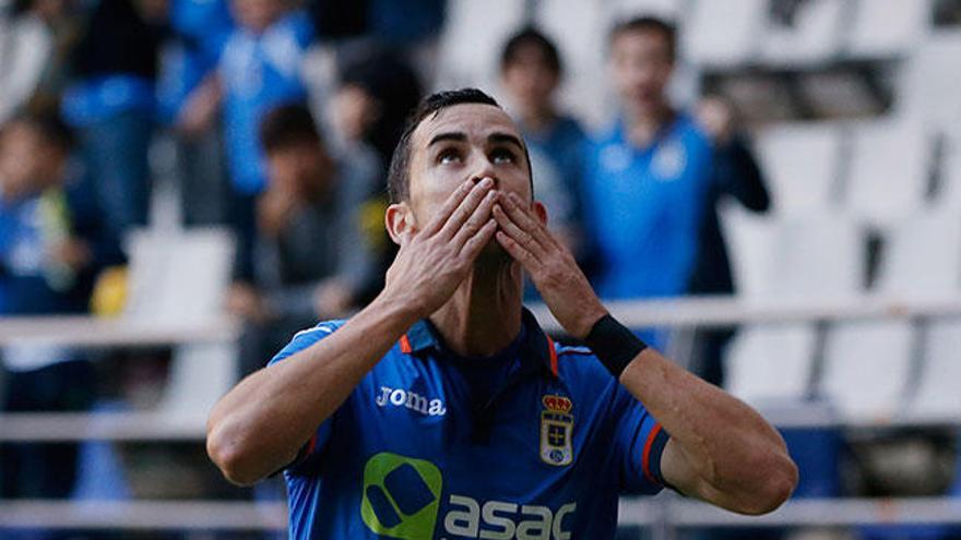 Victoria del Real Oviedo en una Astorga teñida de azul