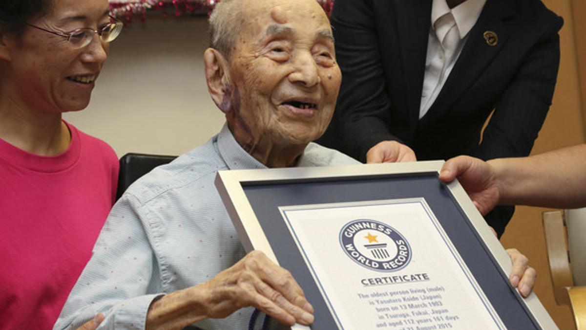 Un japonés de 112 años, reconocido como el hombre más viejo del mundo