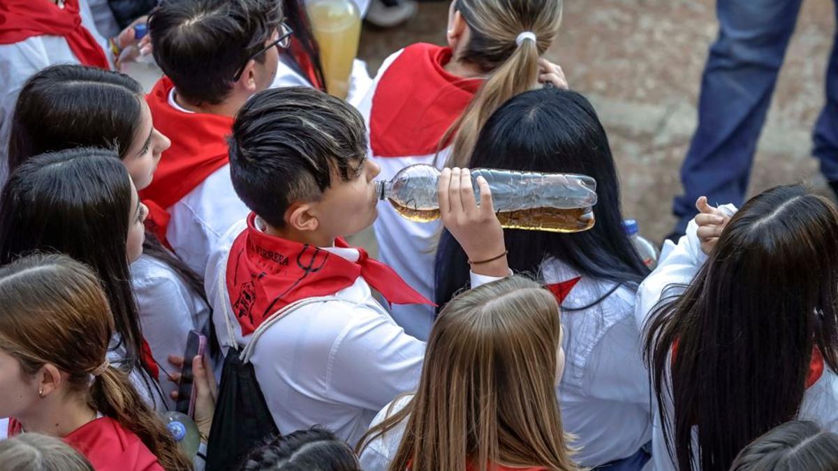 Sant-Antoni-und-der-Alkohol-zwischen-Traditionen-und-Trinkorgien