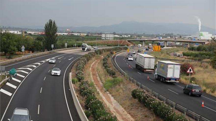 Un accidente en la CV-10 dirección Valencia provoca largas retenciones