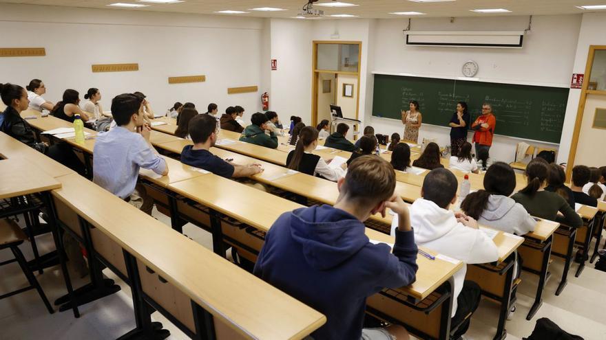 El alumnado gallego pierde 1,13 puntos en el camino del Bachillerato a la selectividad