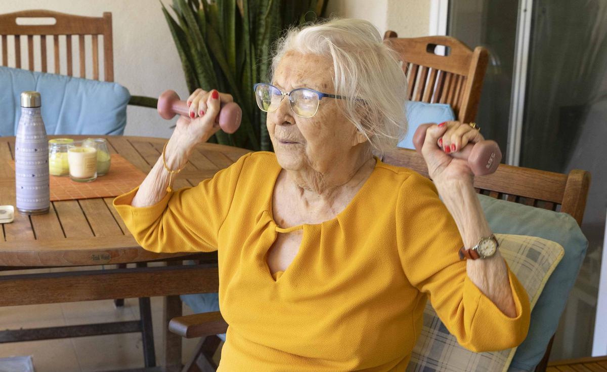 Pesas y sentadillas para llegar a los 100 años
